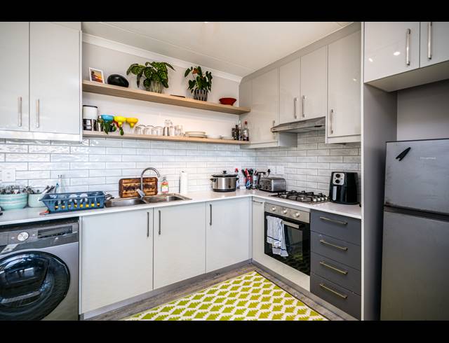 2 BEDROOM APARTMENT FOR SALE IN TABLE VIEW